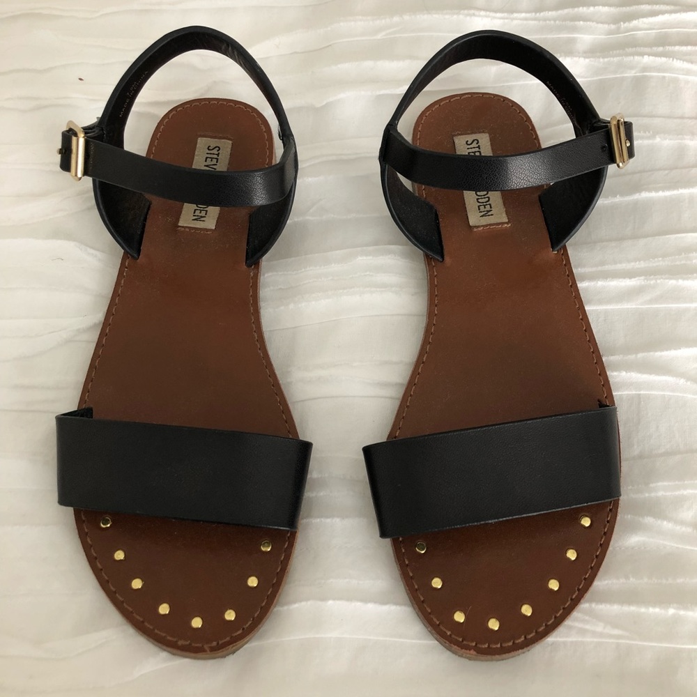 Steve Madden Donddi Flat Sandals